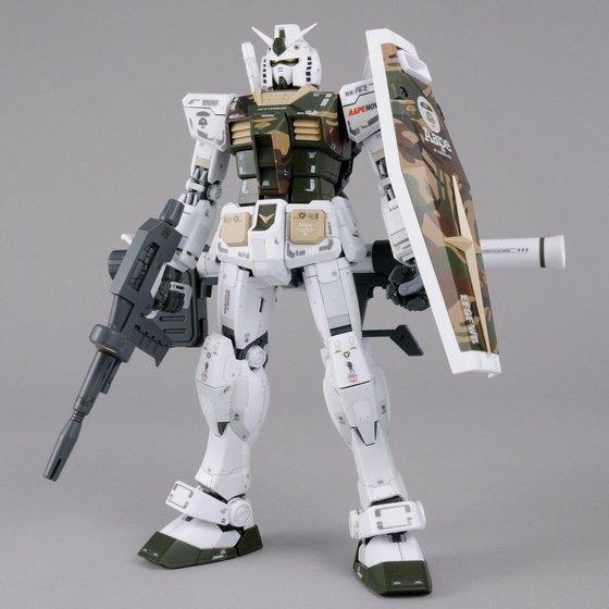 AAPE RX-78-2 Gundam GRN-CAMO box